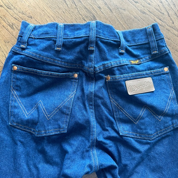 Women’s size 7 Wrangler Cowboy Cut Jeans - Picture 5 of 5